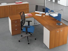 Мебель для рабочего места в Казани: офисные столы, стулья, шкафы для персонала